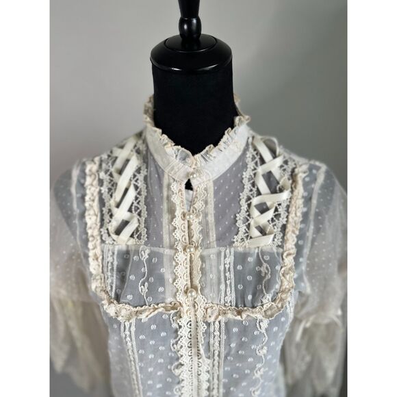Vintage Women's Cream Lace Edwardian Inspired Sheer Lace Bell Sleeve Top Size S - Picture 3 of 8